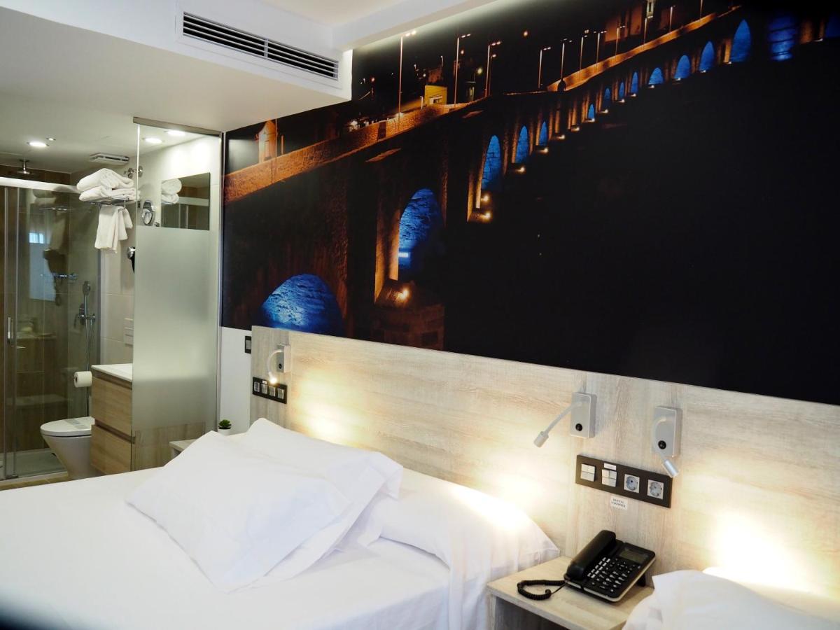 Hostal Don Suero De Quinones Оспиталь-де-Орбиго Экстерьер фото