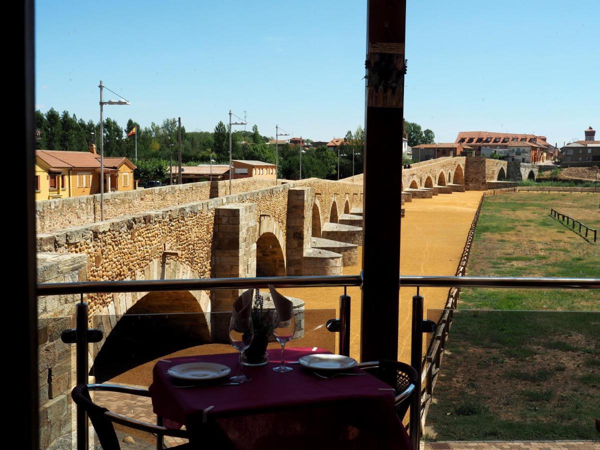 Hostal Don Suero De Quinones Оспиталь-де-Орбиго Экстерьер фото