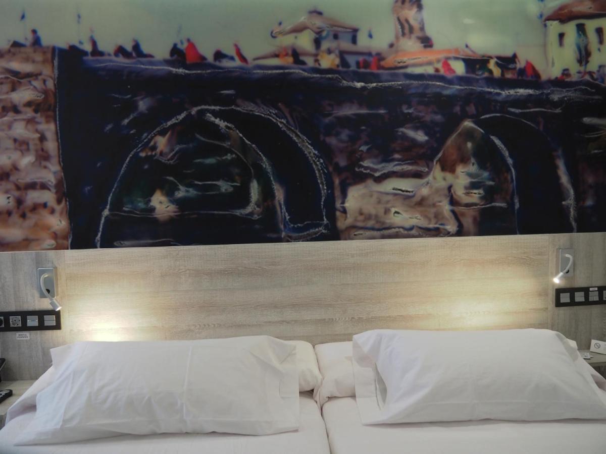 Hostal Don Suero De Quinones Оспиталь-де-Орбиго Экстерьер фото
