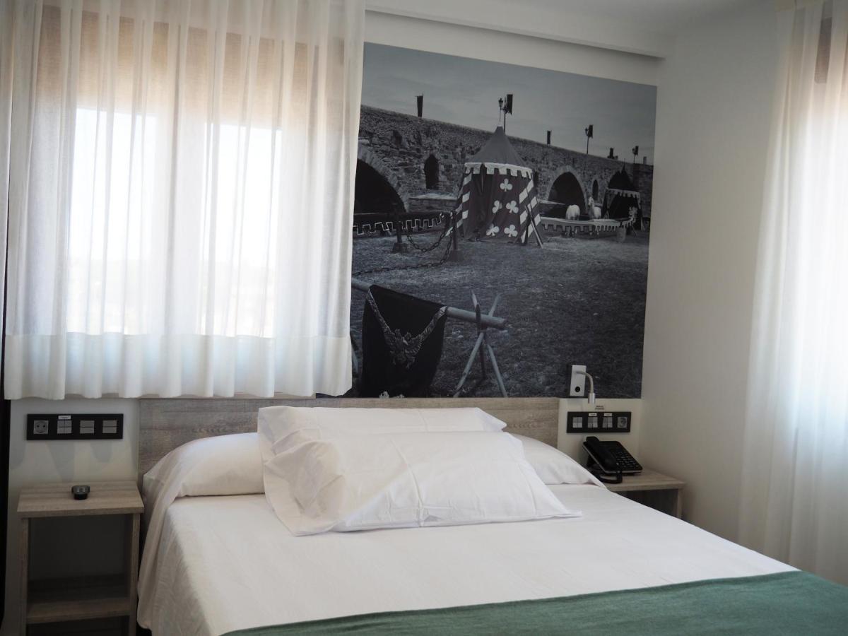 Hostal Don Suero De Quinones Оспиталь-де-Орбиго Экстерьер фото