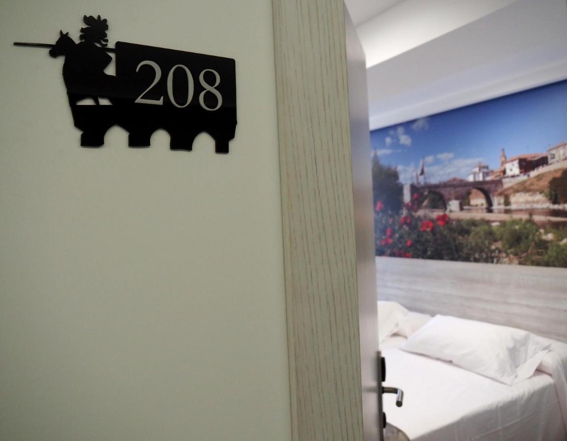 Hostal Don Suero De Quinones Оспиталь-де-Орбиго Экстерьер фото