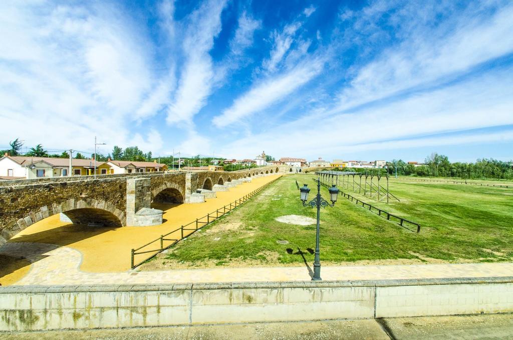 Hostal Don Suero De Quinones Оспиталь-де-Орбиго Экстерьер фото