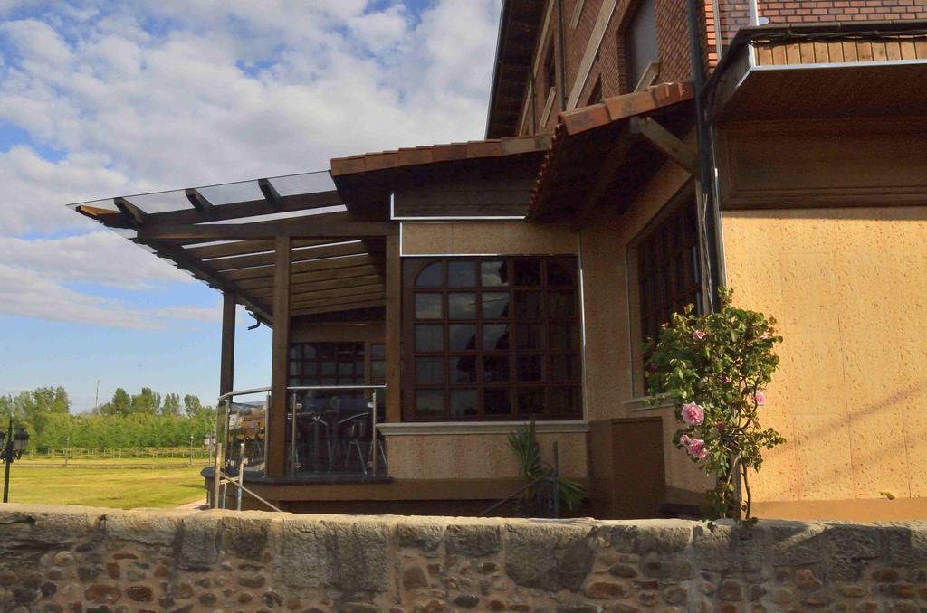 Hostal Don Suero De Quinones Оспиталь-де-Орбиго Экстерьер фото